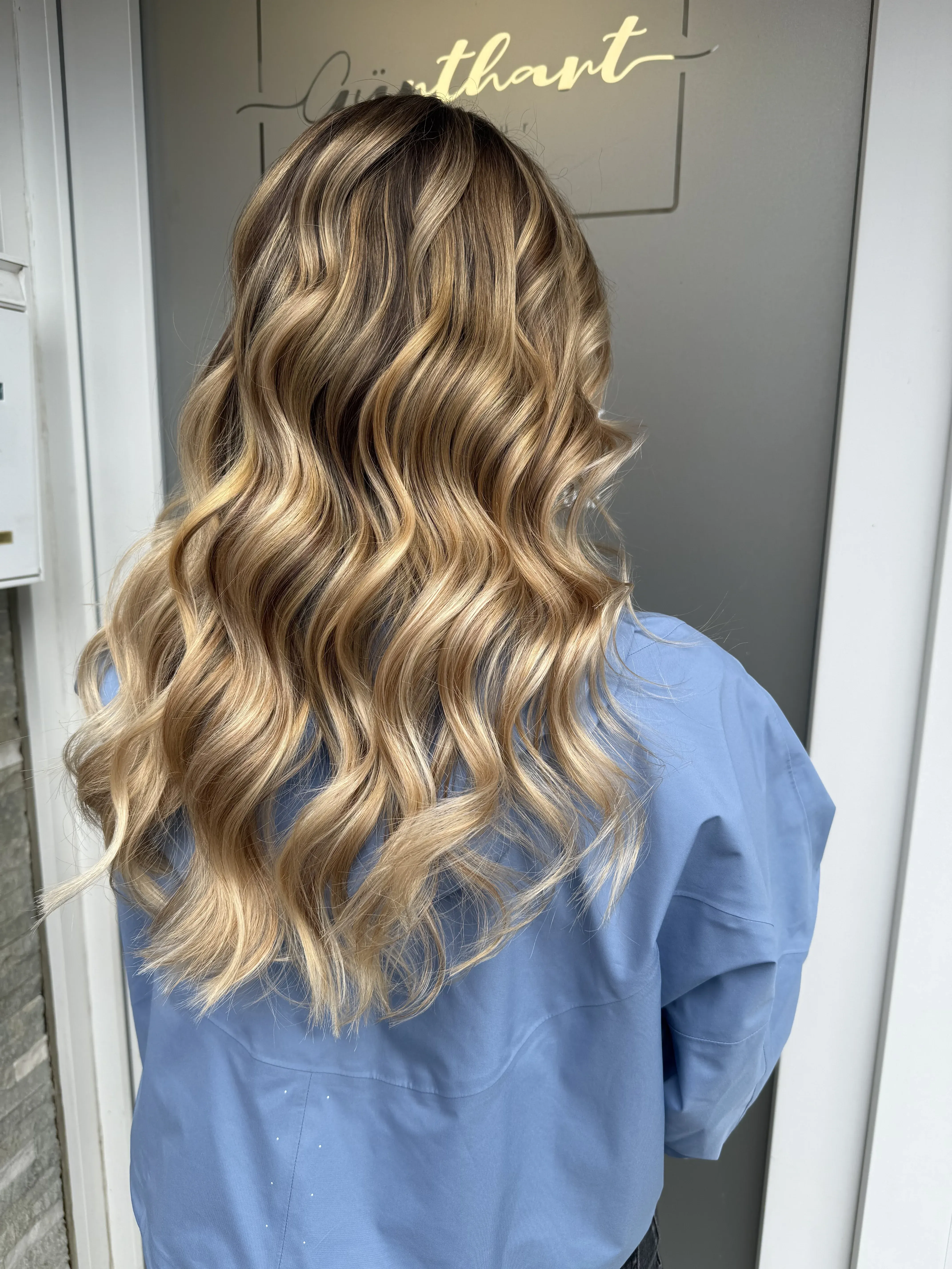 Blondes Balayage wellig lang