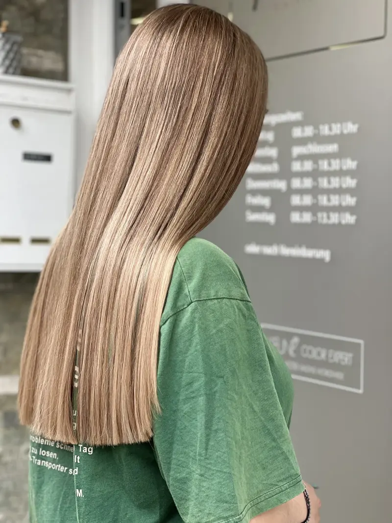 Aschblond glatt lang
