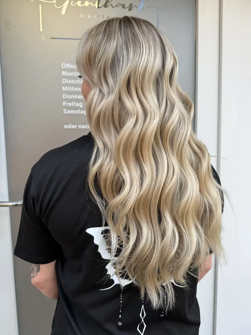 Blondes Balayage wellig lang