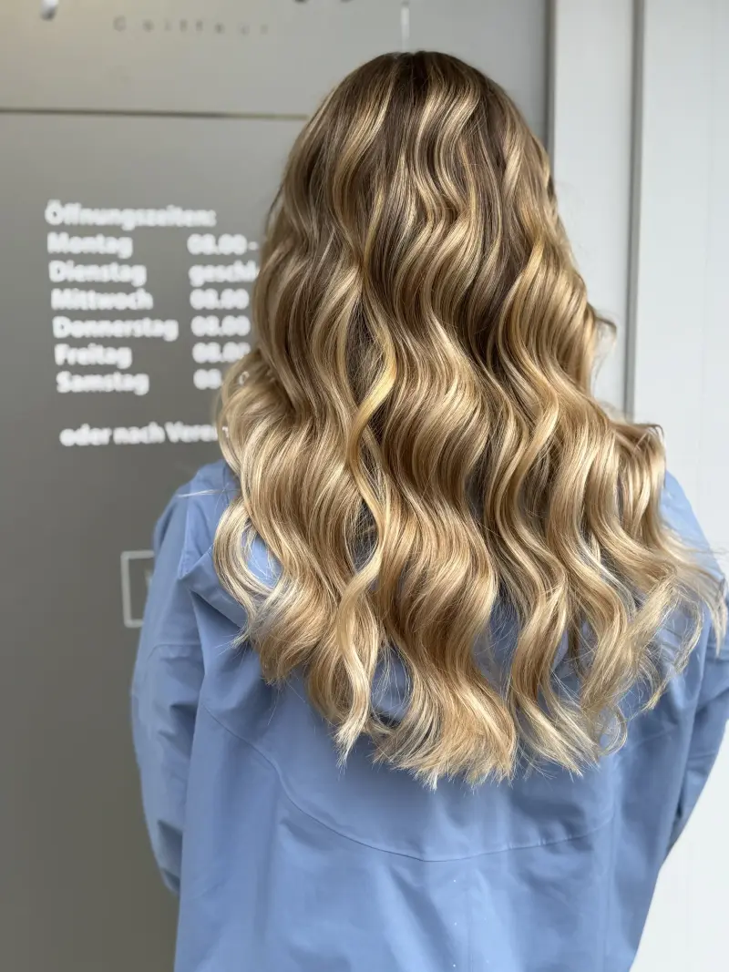 Blondes Balayage wellig lang