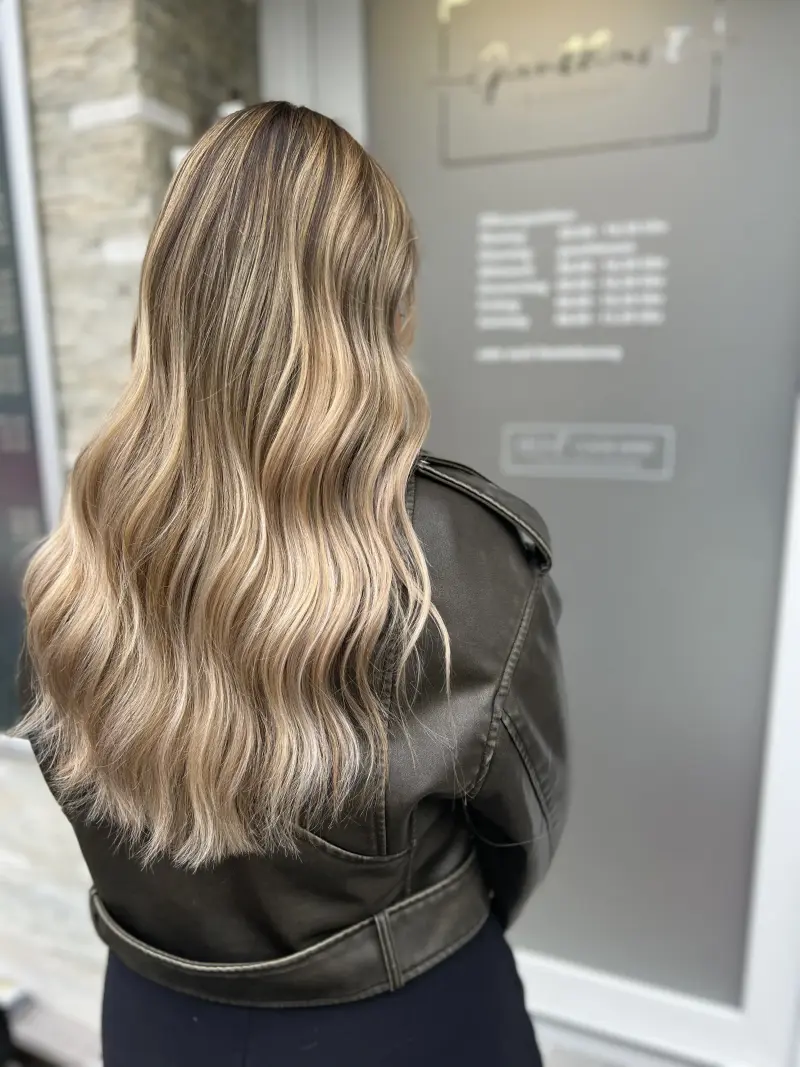 Blondes Balayage wellig lang
