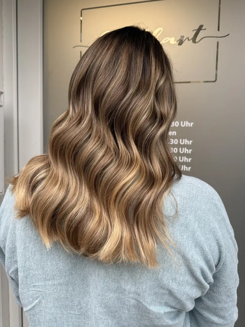 Braun-Blondes Balayage wellig lang