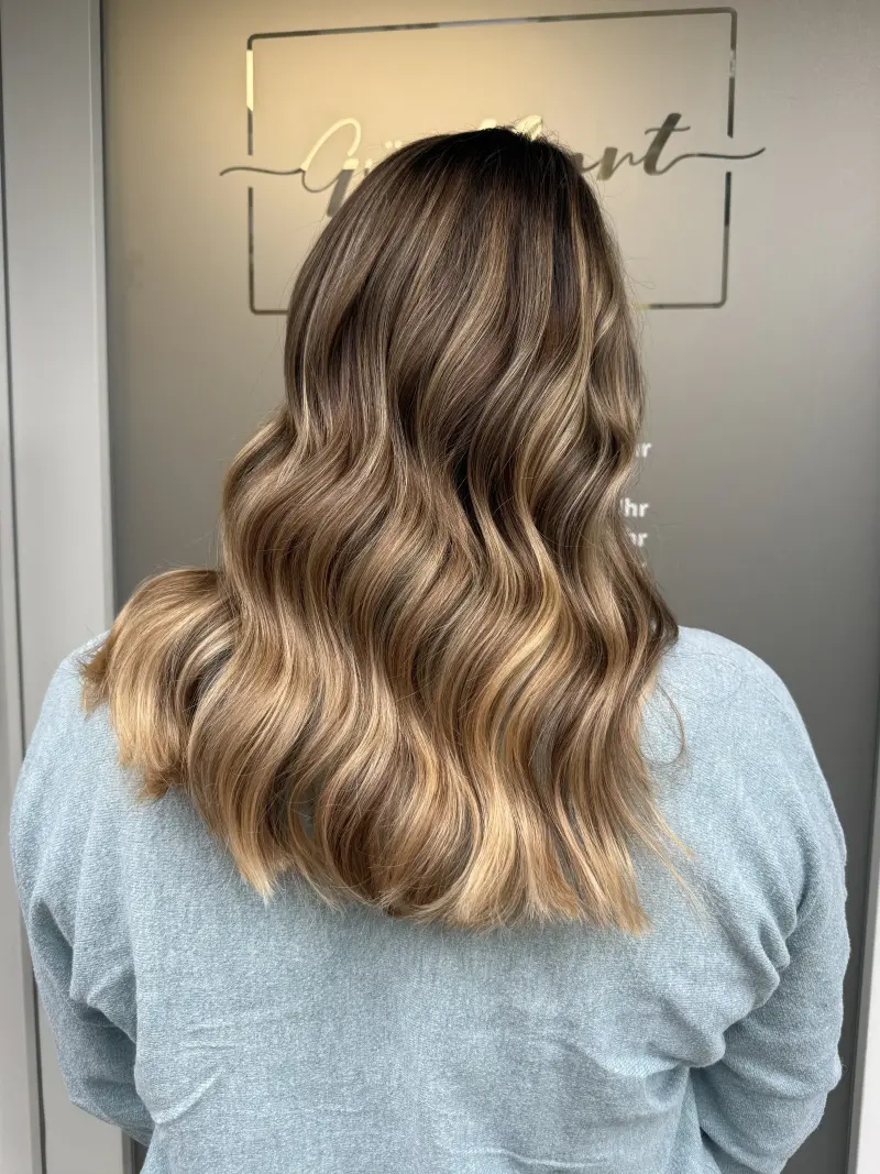 Braun-Blondes Balayage wellig lang