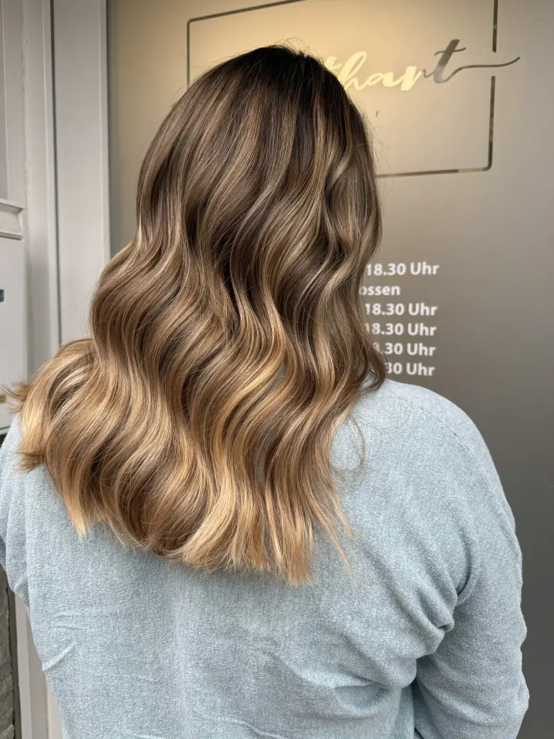 Braun-Blondes Balayage wellig lang