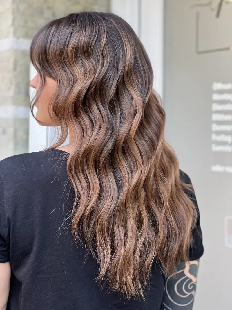 Brünettes Balayage wellig lang