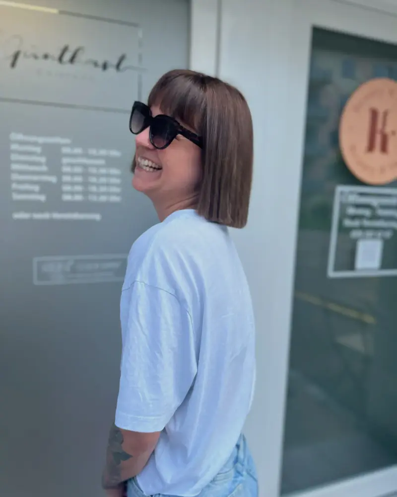 Brünetter Bob mit Sonnenbrille