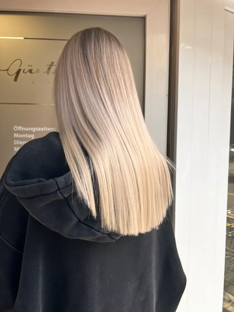 Platinblond glatt lang