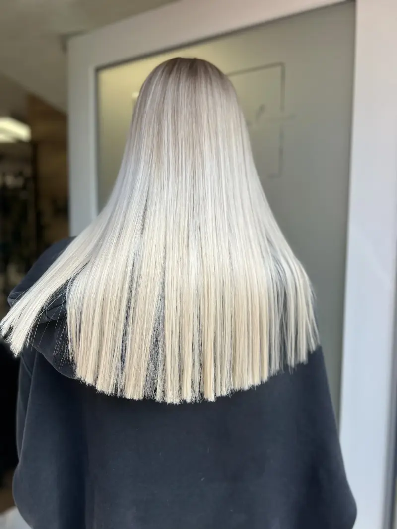 Platinblond glatt lang