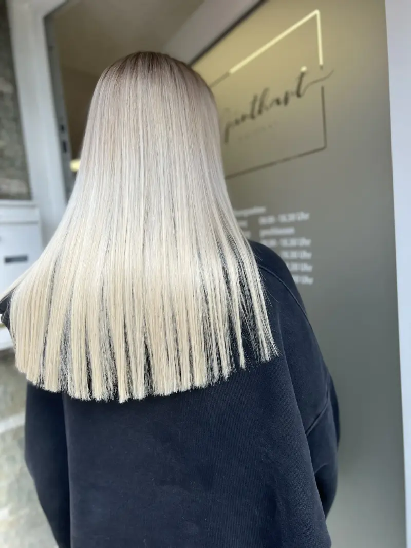 Platinblond glatt lang