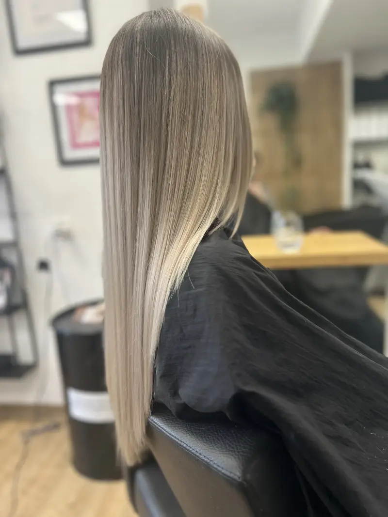Platinblond glatt lang
