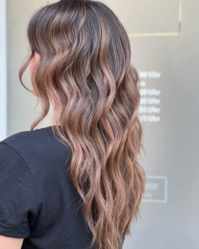 Warmes Braun Balayage wellig lang